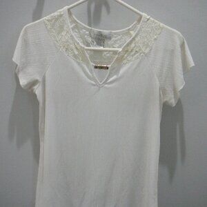 Emma & Olive Petite Ivory Short Sleeve Lace Trimmed Gold Bar V-Neck Top -Size PS